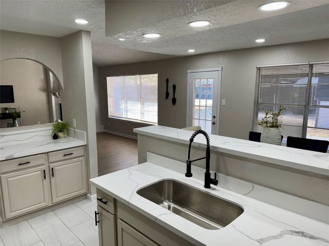 10106 Hillridge Road, La Porte, TX 77571