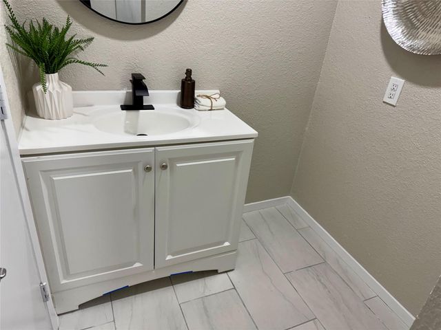 10106 Hillridge Road, La Porte, TX 77571