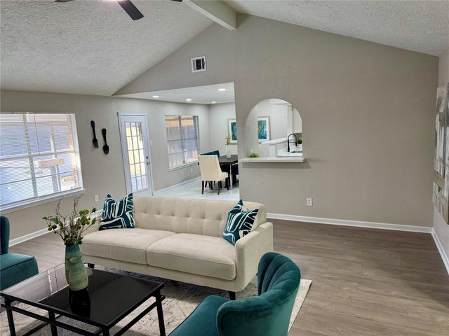 10106 Hillridge Road, La Porte, TX 77571