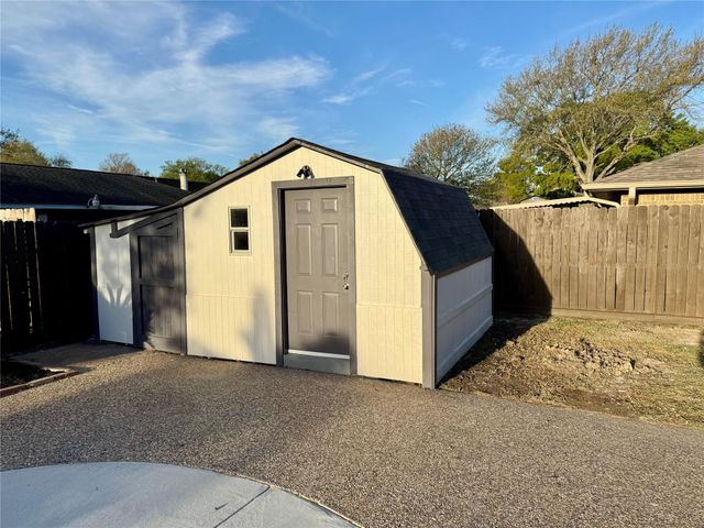 10106 Hillridge Road, La Porte, TX 77571