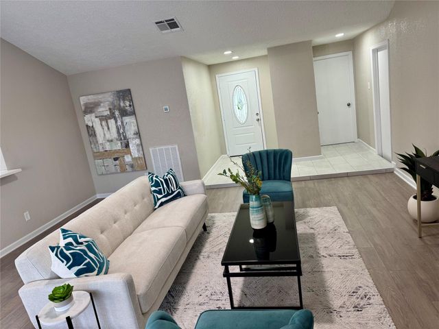 10106 Hillridge Road, La Porte, TX 77571