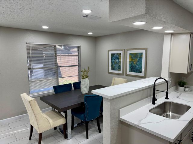 10106 Hillridge Road, La Porte, TX 77571