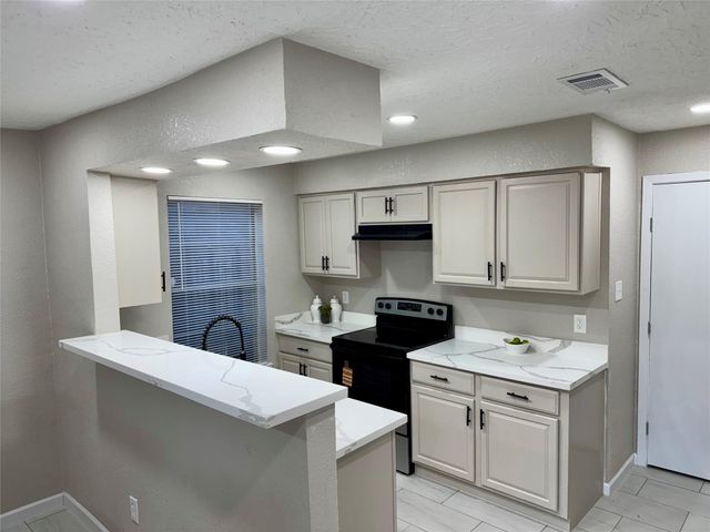 10106 Hillridge Road, La Porte, TX 77571