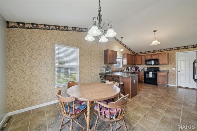 9616 Persimmon Point Drive, Hillsboro, MO 63050