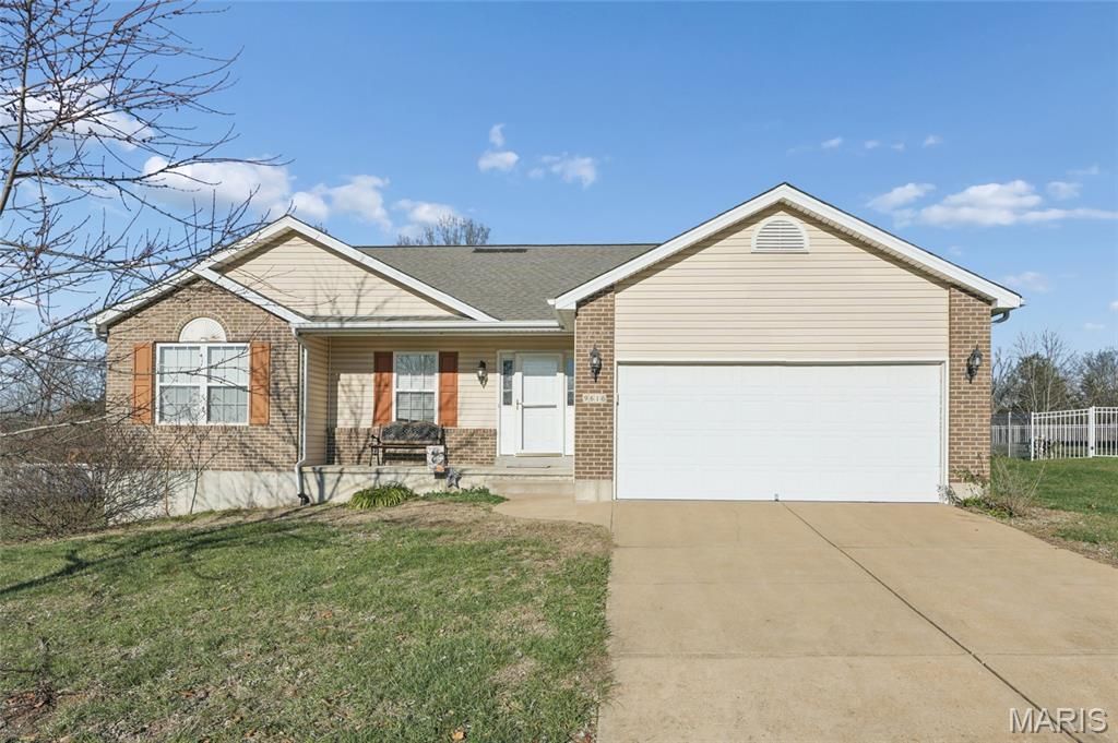 9616 Persimmon Point Drive, Hillsboro, MO 63050