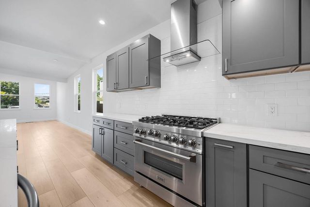 3040 Hoover Street, Redwood City, CA 94063