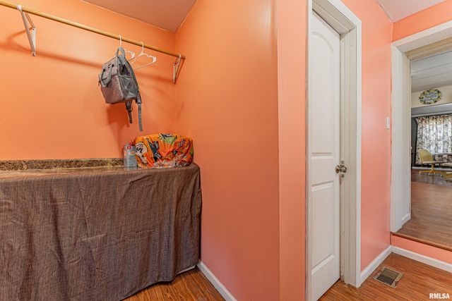 207 N LAFAYETTE Street, Mt Pulaski, IL 62548