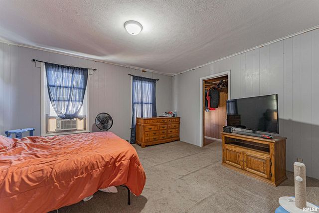 207 N LAFAYETTE Street, Mt Pulaski, IL 62548