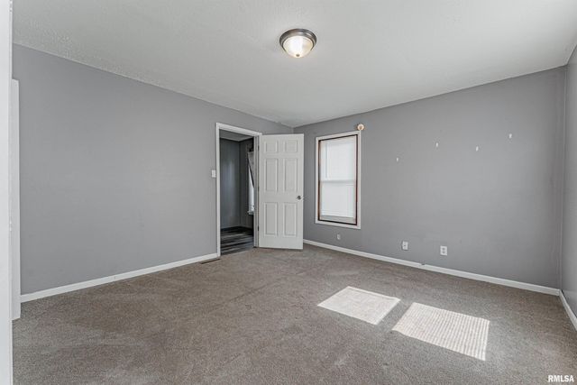 207 N LAFAYETTE Street, Mt Pulaski, IL 62548