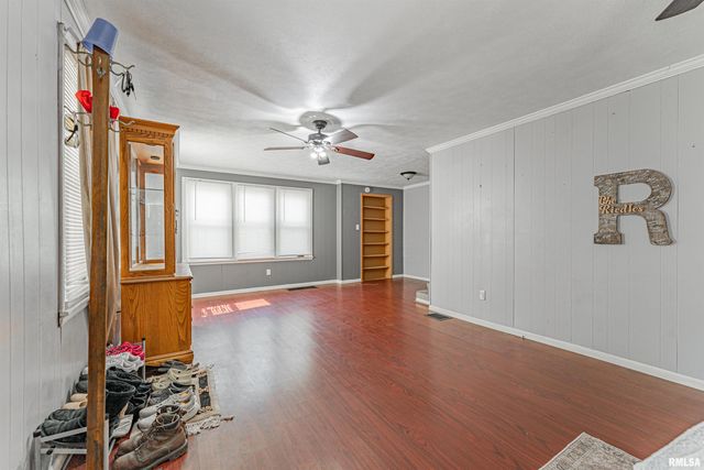 207 N LAFAYETTE Street, Mt Pulaski, IL 62548