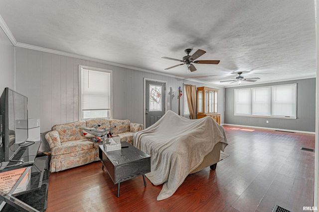 207 N LAFAYETTE Street, Mt Pulaski, IL 62548