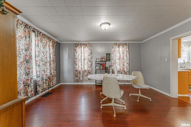 207 N LAFAYETTE Street, Mt Pulaski, IL 62548