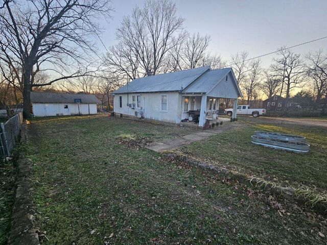 975 Missouri Avenue, West Plains, MO 65775