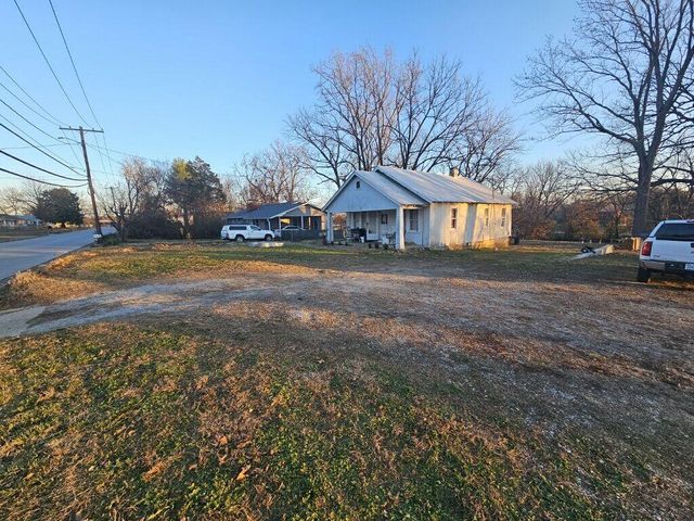 975 Missouri Avenue, West Plains, MO 65775