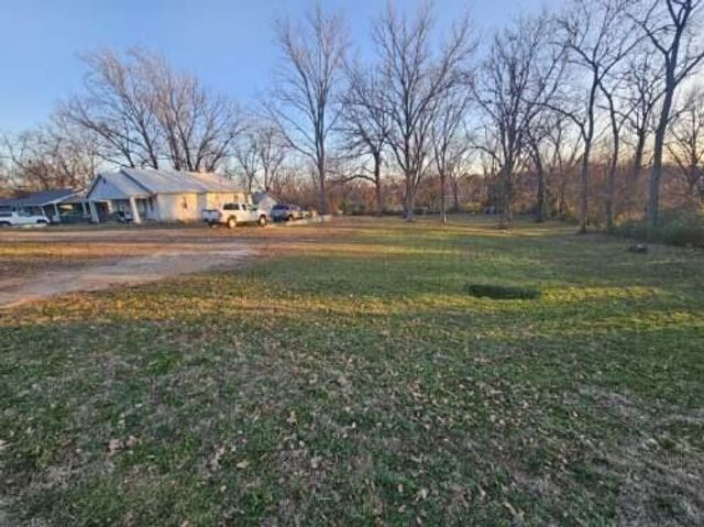 975 Missouri Avenue, West Plains, MO 65775