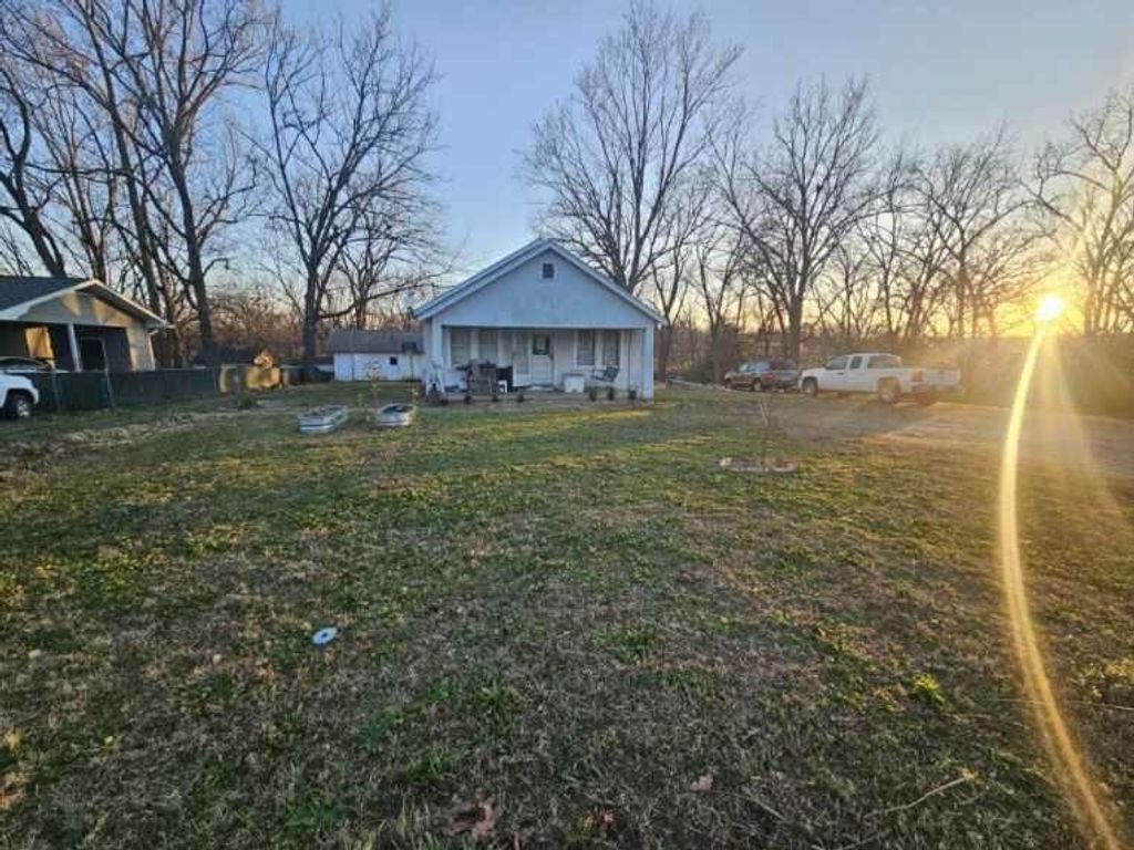 975 Missouri Avenue, West Plains, MO 65775