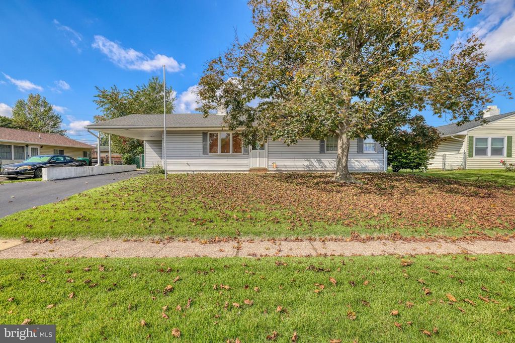43 SHEPHERD LN, LEVITTOWN, PA 19055 — exterior