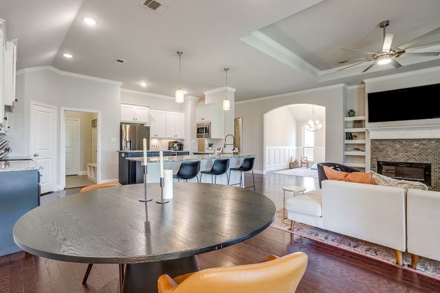 548 Inwood Street, Benbrook, TX 76126