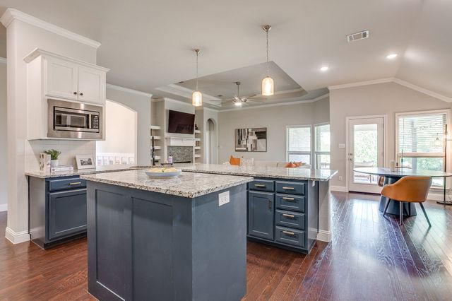 548 Inwood Street, Benbrook, TX 76126