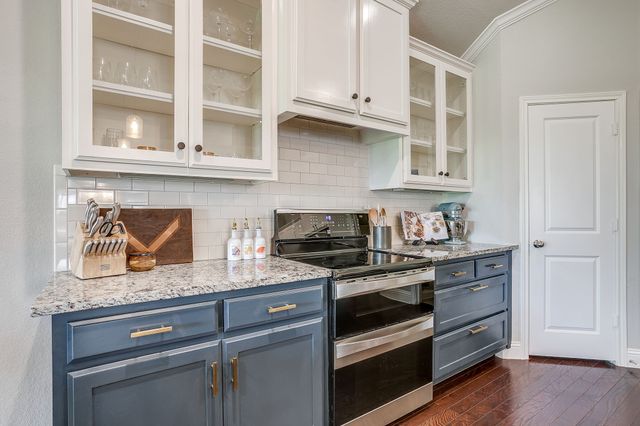 548 Inwood Street, Benbrook, TX 76126