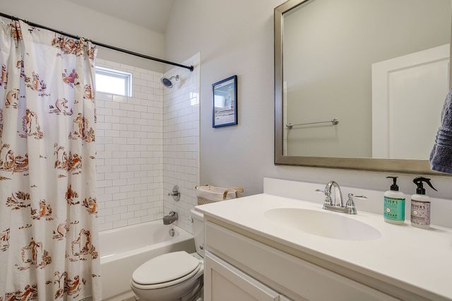 548 Inwood Street, Benbrook, TX 76126
