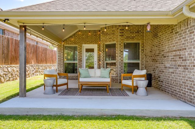 548 Inwood Street, Benbrook, TX 76126