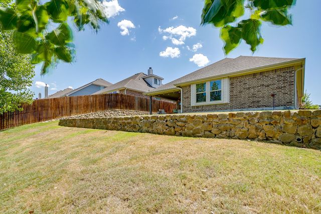 548 Inwood Street, Benbrook, TX 76126