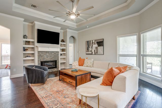 548 Inwood Street, Benbrook, TX 76126