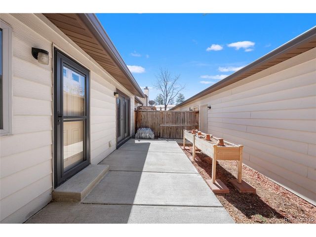 3657 S Laredo St A, Aurora, CO 80013