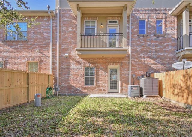42 Versante Court, Houston, TX 77070