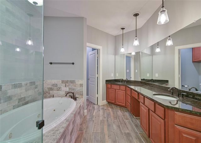 42 Versante Court, Houston, TX 77070