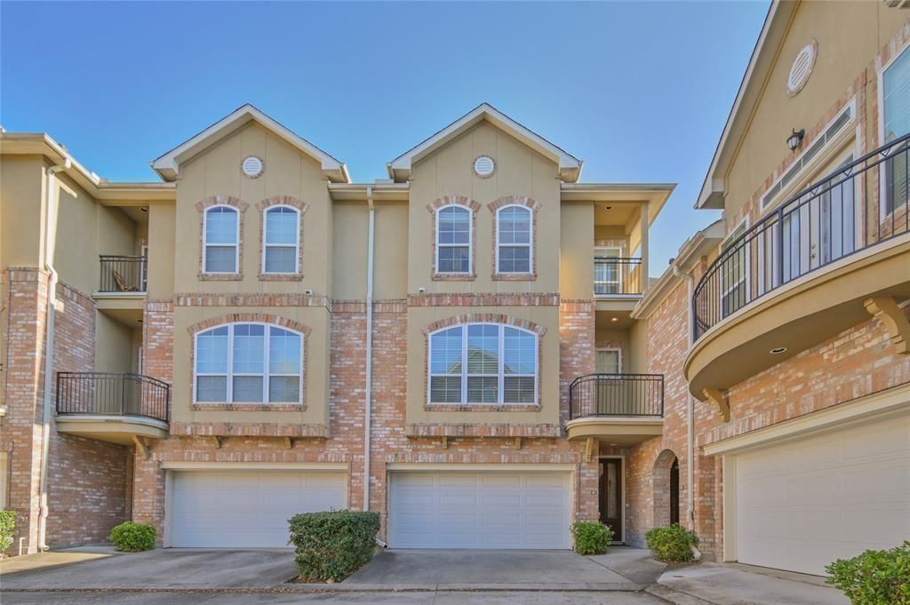 42 Versante Court, Houston, TX 77070