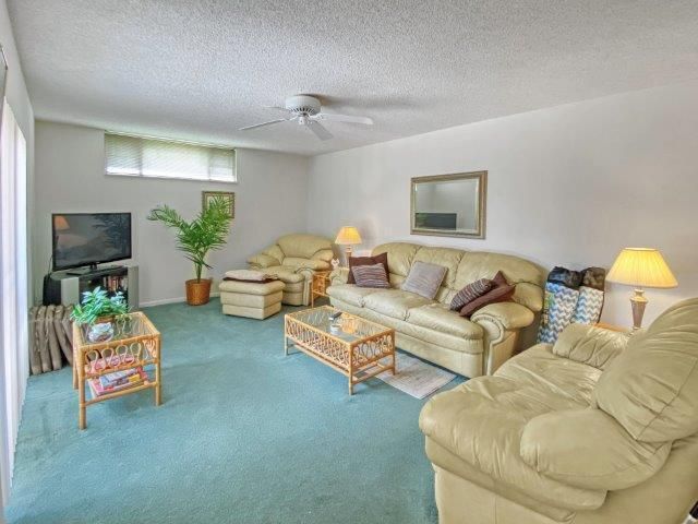 62 Springdale Circle, Palm Springs, FL 33461