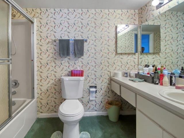62 Springdale Circle, Palm Springs, FL 33461
