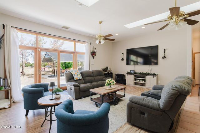 2257 W Avenue O4, Palmdale, CA 93551