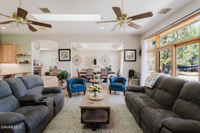 2257 W Avenue O4, Palmdale, CA 93551