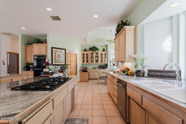 2257 W Avenue O4, Palmdale, CA 93551