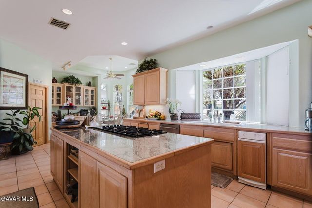 2257 W Avenue O4, Palmdale, CA 93551