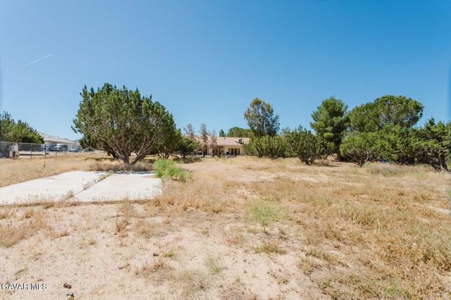 2257 W Avenue O4, Palmdale, CA 93551