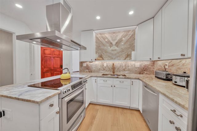 200 NE 17th Ct 805, Fort Lauderdale, FL 33305