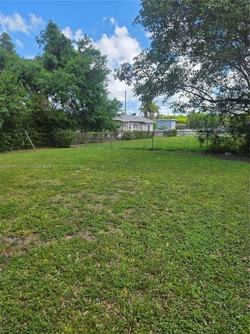 1428 NW 51st Ter, Miami, FL 33142