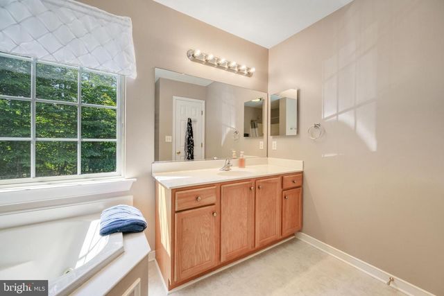288 RONI LN LN, Louisa, VA 23093
