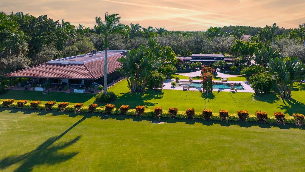 Image 10 of property listing at 5420 Las Palmas Avenue, Wellington, FL 33449