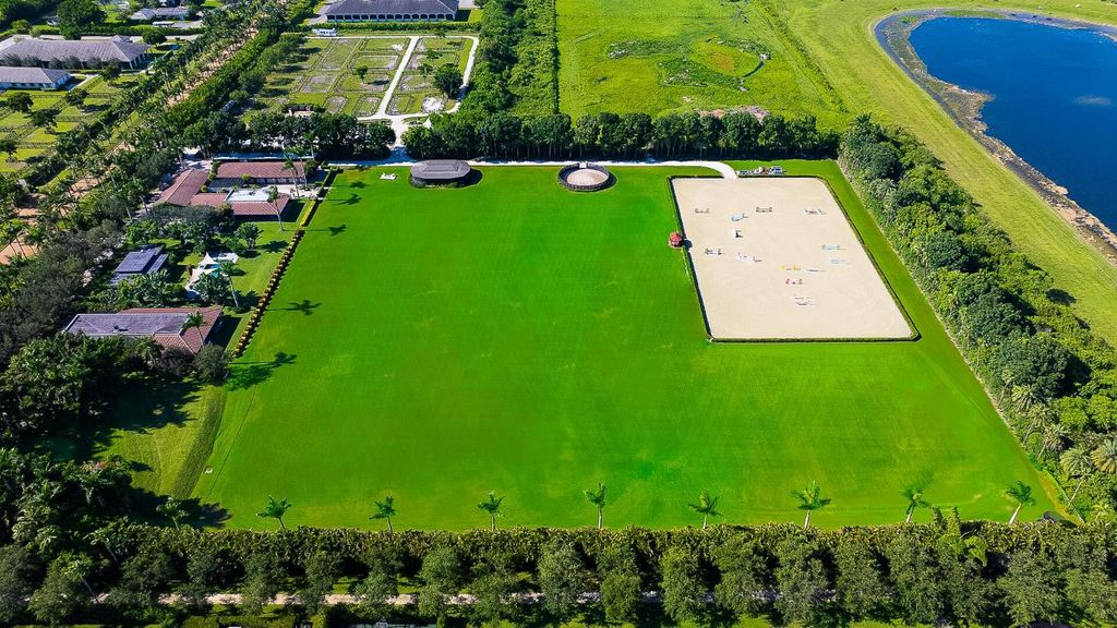 Image 2 of property listing at 5420 Las Palmas Avenue, Wellington, FL 33449