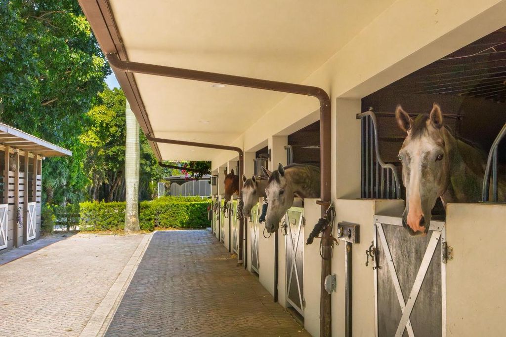 Image 22 of property listing at 5420 Las Palmas Avenue, Wellington, FL 33449