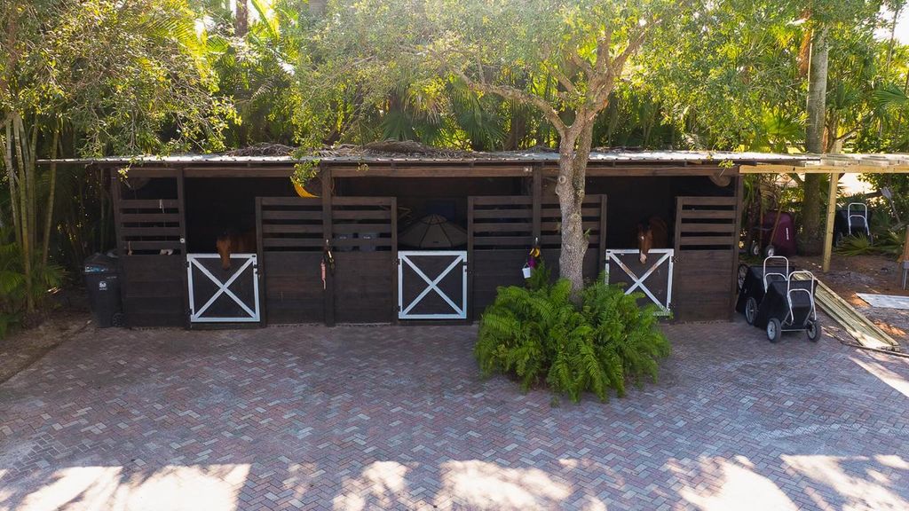 Image 23 of property listing at 5420 Las Palmas Avenue, Wellington, FL 33449