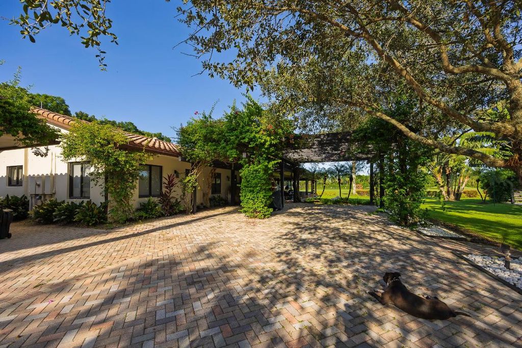 Image 25 of property listing at 5420 Las Palmas Avenue, Wellington, FL 33449