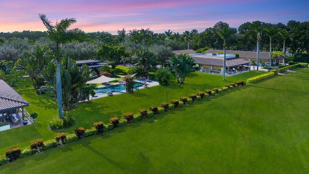 Image 3 of property listing at 5420 Las Palmas Avenue, Wellington, FL 33449