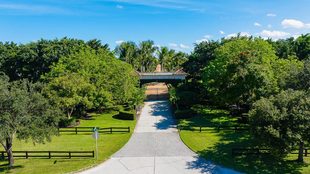 Image 44 of property listing at 5420 Las Palmas Avenue, Wellington, FL 33449