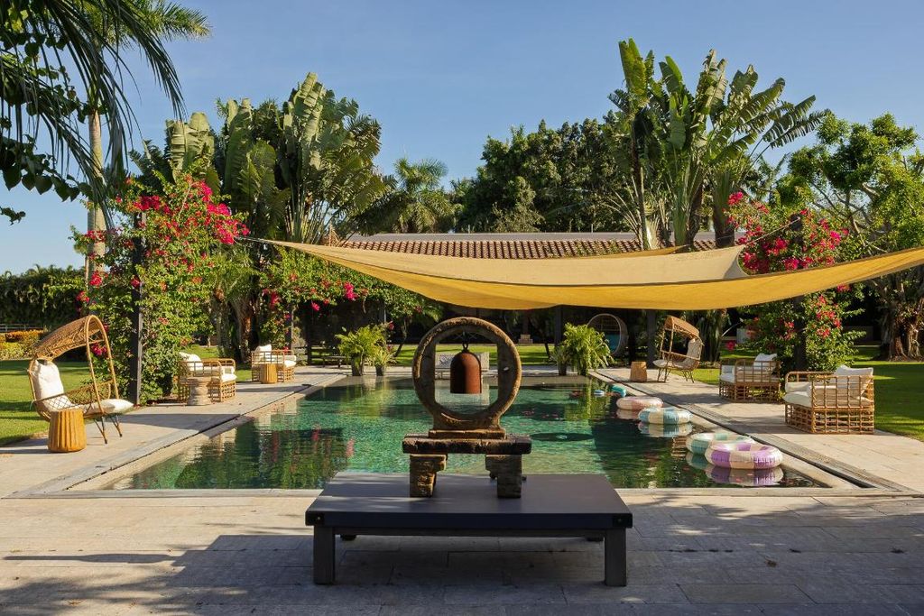 Image 53 of property listing at 5420 Las Palmas Avenue, Wellington, FL 33449